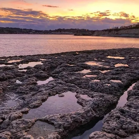 3 Bedrooms Apartment