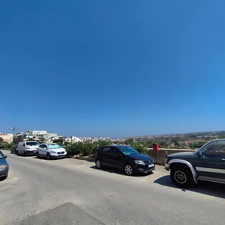 3 Bedrooms Apartman Marsaskala